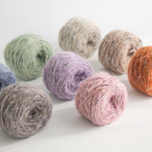 Fil à tricoter YARNA Tiger (70g) pour loisirs créatifs, décoration intérieure chaleureuse, durable, créatif, expérimental, éco-responsable, fibre douce et audacieuse - Product Image 3