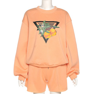 Ensemble décontracté 2 pièces pour femme avec logo personnalisé, en polyester/coton écologique et respirant, idéal pour l'entraînement et la détente, comprenant un haut uni et un short. - Product Image 1