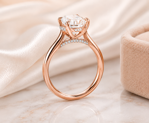 Anillo de compromiso solitario de corte redondo personalizado con halo oculto, engaste catedral de 6 puntas, anillo de diamantes para mujer, OEM ODM al por mayor - Product Image 5