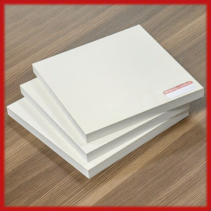 แผ่นโฟมพีวีซีสีขาวทนไฟ รับผลิตตามแบบ OEM หนา 17 มม. บรรจุภัณฑ์พาเลทไม้ CASAWOOD เทคโนโลยีขั้นสูงจากเวียดนาม - Product Image 3