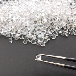 Topacio Blanco Natural de 3.5MM con Corte Trillón, Gema Suelta de la Mejor Calidad para la Fabricación de Joyas - Product Image 1
