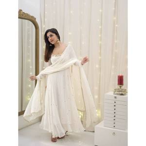 Vestido de fiesta XL con Dupatta bordada y Conjunto elegante de pantalón para ocasiones especiales - Product Image 1