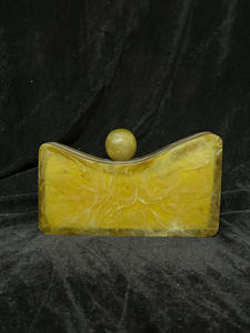 Pochette de soirée de luxe en résine jaune faite à la main, au design organique sculpté, accessoire de soirée tendance pour fêtes, mariages et sacs de créateurs - Product Image 4