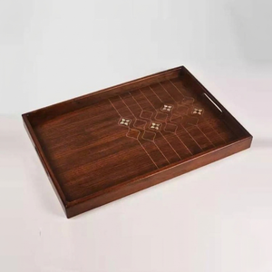 Elegante juego de bandejas/tazones de metal sobre soportes de madera arqueados con detalles de incrustaciones de hueso, perfecto para servir de forma moderna y decorar el hogar. - Product Image 6