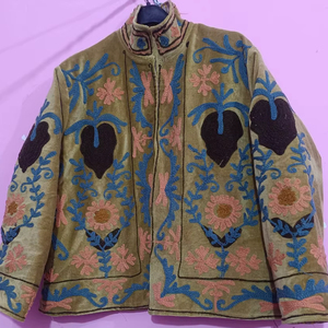 Chaqueta Bordada Suzani de Terciopelo Hecha a Mano - Product Image 1