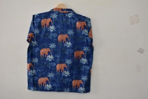 Nuevo Conjunto de Pijamas Elegante y Lujoso para Mujer, Hecho a Mano de Forma Sostenible, Camisa de Manga Corta con Botones y Pantalones Cortos Cómodos a Juego - Product Image 3
