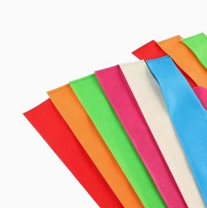 Sac fourre-tout réutilisable en PP non tissé, design T-shirt imprimé personnalisé, fabriqué en usine, recyclable, pour le shopping, les cadeaux et les courses - Product Image 3