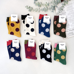 Chaussettes coréennes pour femmes, chaussettes mi-hautes à pois, en coton respirant, pour un usage quotidien, tricotées pour le printemps - Product Image 2