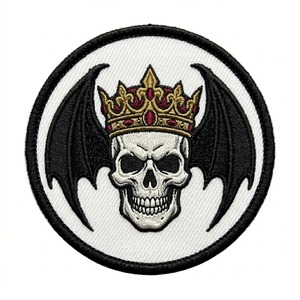 Patch thermocollant personnalisé en silhouette de chauve-souris noire, badge brodé rond, applique gothique vampire pour chapeaux et vestes, vente en gros usine - Product Image 3