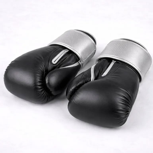 Gants de boxe LOGRO INDUSTRIES en cuir noir et gris uni, fermeture auto-agrippante, logo personnalisé en relief, entraînement, sparring, poignet durable - Product Image 5