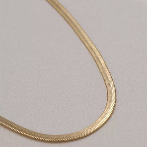 Collier ras du cou de luxe pour femme, chaîne fine en os de serpent doré, design de niche, sensation légère, chaîne de clavicule - Product Image 2