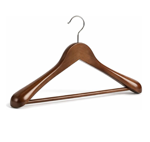 Cintre en bois de noyer de style classique avec un design attrayant et élégant en gros - Product Image 5