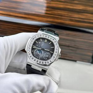 Colección de Relojes de Lujo para Hombre de Calidad Estándar, 42 mm, Claridad VVS, Corte Redondo, Totalmente Adornados con Diamantes Moissanite - Product Image 1