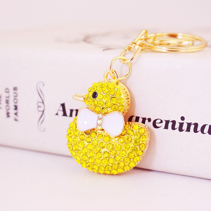 Llavero con lazo de <span class=keywords><strong>patito</strong></span> de diamantes de imitación, colgante para bolso de aleación de zinc en tono dorado, para regalos de invitados de baby shower - Product Image 1