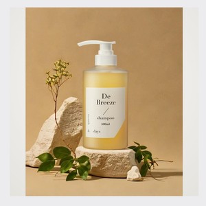 Shampooing pour cheveux sains Months and Days Perfume Care Shampoo D Breeze 500ml, application liquide florale pour le coiffage - Product Image 4