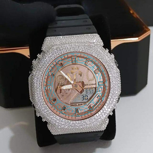 Reloj de pulsera cronógrafo analógico de lujo premium con movimiento de cuarzo, de acero inoxidable, con diamantes de moissanita helados y engaste completo de piedras para hombre - Product Image 1