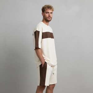 Conjunto de Camiseta y Pantalones Cortos para Hombre, Color Crema Marrón con Bloques de Color, Cuello Redondo, Corte Holgado, Ribete en Contraste, Transpirable, para Todas las Temporadas, Manga Corta - Product Image 2