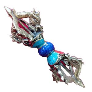 Juego de Dorje Budista Hecho a Mano en Metal con Técnica de Fundición, Forma Rectangular, Patrón de Lazos, 6 Pulgadas - Product Image 2