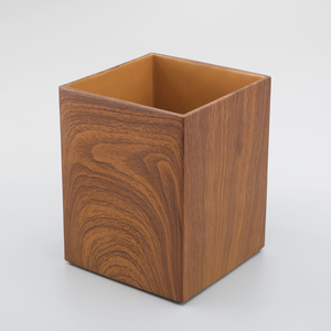 Ensemble d'accessoires de salle de bain et d'hôtel 6 pièces en bois grainé : distributeur de savon, porte-brosse à dents, boîtes à mouchoirs, boîte à cotons-tiges, poubelle - Product Image 2