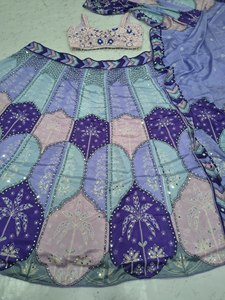 Hermoso lehenga choli morado bordado con trabajo de espejo real y dupatta de malla, ropa de boda para mujeres, estilo India-Pakistán. - Product Image 3