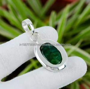 Colgante de plata de ley verde esmeralda colgante de esmeralda de Zambia facetado hecho a mano 925 joyería de plata esterlina regalo de piedra natal - Product Image 1