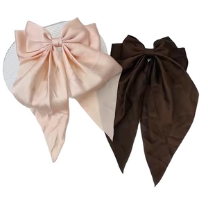 กิ๊บติดผมโบว์ผ้าซาตินลายทางปักลายสวยงาม ทำด้วยมือ ขนาดใหญ่ ดีไซน์ทนทานและมีสไตล์ - Product Image 3