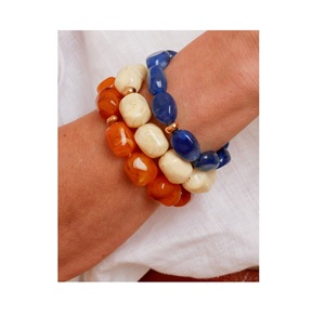 Brazalete Moderno de Resina con Características Decorativas Premium, Accesorio Elegante para Looks de Moda Inspirados en las Tendencias - Product Image 3