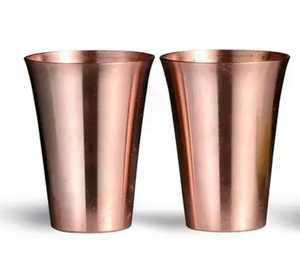 Verre à eau élégant en cuivre martelé, forme cylindrique, bord évasé, finition polie, artisanat traditionnel - Product Image 4