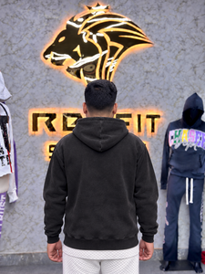 Sudadera con Capucha Personalizada de Estilo Urbano, Negra, con Efecto Desgastado, Lavado Ácido, Estampado Serigrafiado y Parche Aplicado - Product Image 6