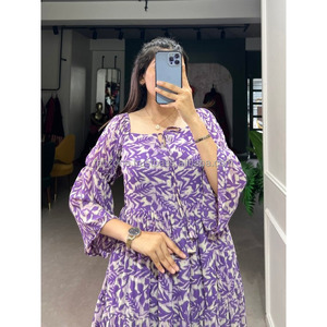 Les robes A-line sont étroites en haut et s'élargissent progressivement vers le bas, offrant une coupe classique et confortable. - Product Image 2