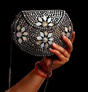 Pochette en métal pour femme, sac à bandoulière pour soirée et mariage, fait main, artisanal, mode, avec fermeture éclair, écologique - Product Image 1