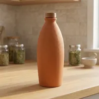 Bouteille d'eau artisanale en terre cuite avec couvercle, bouteille d'eau traditionnelle en argile, bouteille à boire en terre cuite naturelle pour la maison et la cuisine