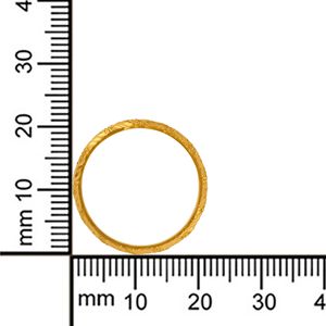 Bague de luxe texturée en or, large, à facettes diagonales, motif martelé, élégante, bijou raffiné pour homme - Product Image 4