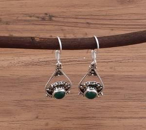 ต่างหูหยดน้ำหยกเขียวธรรมชาติขายส่ง เงินแท้ 925 ดีไซน์หรูหราสำหรับงานปาร์ตี้ ผู้ผลิตอัญมณี รับทำเครื่องประดับตามสั่ง - Product Image 2