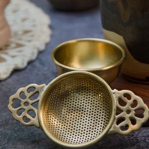 Colador de té de latón de alta calidad con mango de madera, filtro tradicional para té de hojas sueltas, infusor de té premium, accesorio de cocina para el té. - Product Image 6
