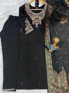 Nouvelle Arrivée : Ensemble Kurti-Pant et Dupatta en Soie Romaine avec Broderie Cordonnée et Paillettes – Vente en Gros - Product Image 2