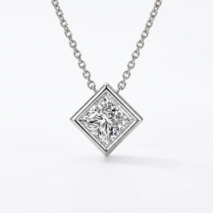 Pendentif solitaire en diamant de laboratoire CVD taille princesse 1,00 carat serti en forme de cerceau avec chaîne à maillons et fermoir mousqueton en platine 950 - Product Image 2