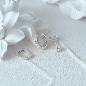 Ensemble de boucles d'oreilles assorties en argent 925, créoles pavées, mini-huggies, clous CZ, or et argent - Product Image 2