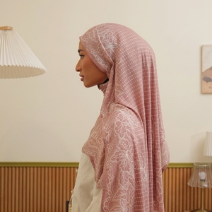 Etichette Personalizzate per Hijab, Produttore di Hijab in Modal Personalizzato, Basso MOQ, Hijab in Modal Stampato con Motivi di Tappeti <span class=keywords><strong>Persiani</strong></span>, Hijab 100% Modal Stampato - Product Image 6