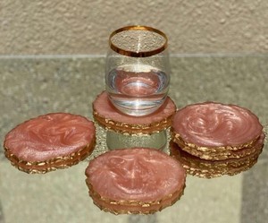 ชุดจานรองแก้วไม้สไตล์คันทรี่รักษ์โลก 4 ชิ้น พร้อมที่วางและกล่องบรรจุภัณฑ์ หนา 10 มม. ดีไซน์ทรงกลม - Product Image 3