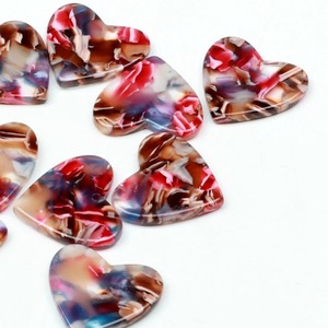 Boucles d'oreilles élégantes en résine avec motif floral, couleur et taille personnalisables, tendance pour mariage/fiançailles - Product Image 2
