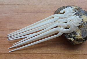 Fourchette à cheveux artisanale en os |   Épinglette rustique faite à la main - Product Image 2