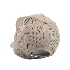 Gorra Deportiva de Malla Ajustable con Diseño Moderno, Bordado 3D, Color Negro, para Ciclismo y Actividades al Aire Libre, con Parches - Product Image 1