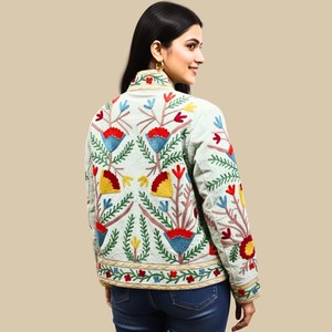 Elegante Chaqueta de Algodón Crema para Mujer, Bordada con Flores Coloridas, Prenda Exterior de Diseño Étnico - Product Image 4