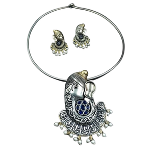 Conjunto de Collar Ganesha en Plata Oxidada con Detalles de Zafiro Azul Oscuro y Gotas de Perla - Joyería Étnica India para Mujer Azul Marino - Product Image 3