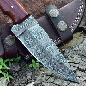 Couteau de chasse artisanal en acier Damas, personnalisable, avec lame à pointe tombante de 8,5 pouces de longueur totale et manche en bois de rose - Product Image 3