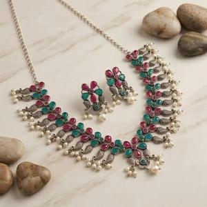 DIVYORO Ensemble collier et boucles d'oreilles classiques pour femme en argent oxydé avec pierres roses et vertes, longueur réglable, pour mariage - Product Image 2