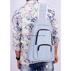 กระเป๋าเป้สะพายหลังขนาดเล็กทำมือ ทรงสามเหลี่ยม ทำจากป่านแท้ เป็นมิตรกับสิ่งแวดล้อม ทนทาน เหมาะสำหรับการเดินทางและใช้ในชีวิตประจำวัน บุด้วยผ้าฝ้าย ผลิตในอินเดีย - Product Image 4