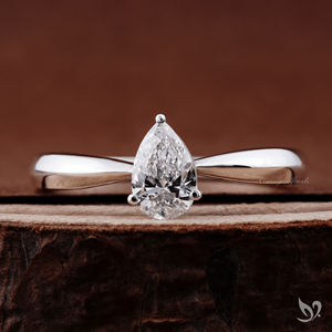 Anillo Solitario de Diamante Cultivado en Laboratorio de 0.5 Quilates, Corte Pera, Diseño de Tallo Puntiagudo en Oro Blanco de 10K, Elegante Anillo de Compromiso y Boda de Lujo - Product Image 1
