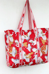 Elegante Bolso Tote Grande Reversible Acolchado de Algodón con Estampado Floral, Diseño Floral Multicolor, Práctico y Moderno - Product Image 2